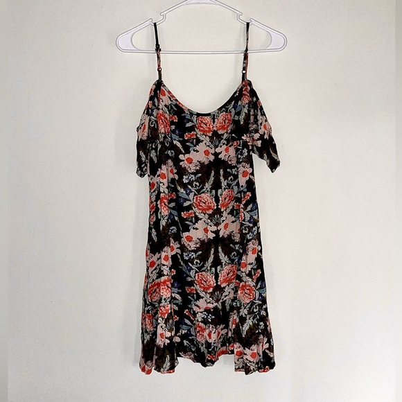 Band of Gypsies cold shoulder cut out mini dress size M - Picture 2 of 6